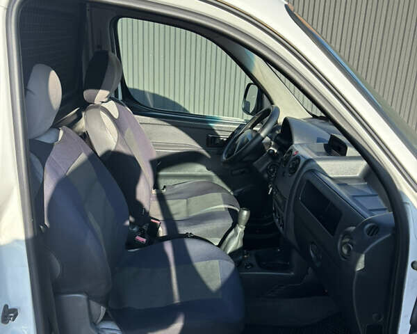 Белый Ситроен Берлинго, объемом двигателя 1.9 л и пробегом 375 тыс. км за 3300 $, фото 8 на Automoto.ua