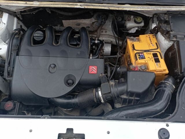 Белый Ситроен Берлинго, объемом двигателя 2 л и пробегом 234 тыс. км за 3100 $, фото 10 на Automoto.ua