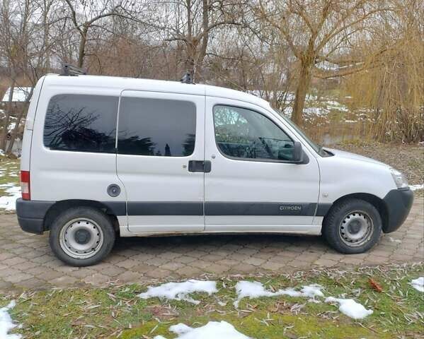 Белый Ситроен Берлинго, объемом двигателя 2 л и пробегом 235 тыс. км за 4100 $, фото 1 на Automoto.ua