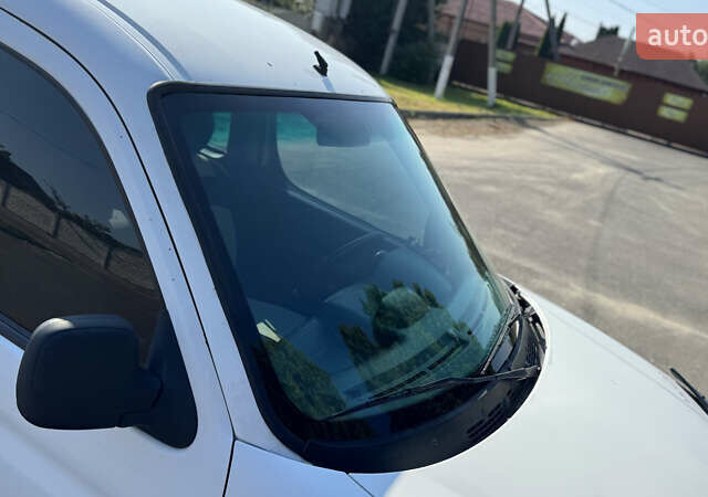 Ситроен Берлинго 2006 в Ровно на Automoto.ua Белый Ситроен Берлинго, объемом двигателя 1.9 л и пробегом 409 тыс. км за 3500 $, фото 4 на Automoto.ua