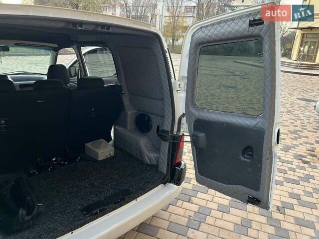 Белый Ситроен Берлинго, объемом двигателя 2 л и пробегом 345 тыс. км за 2999 $, фото 13 на Automoto.ua