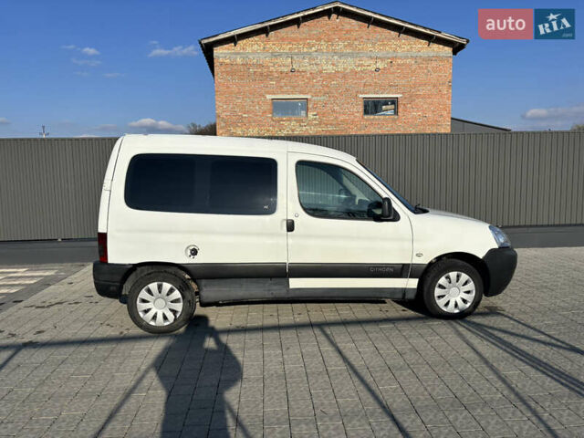 Белый Ситроен Берлинго, объемом двигателя 1.9 л и пробегом 375 тыс. км за 3300 $, фото 4 на Automoto.ua