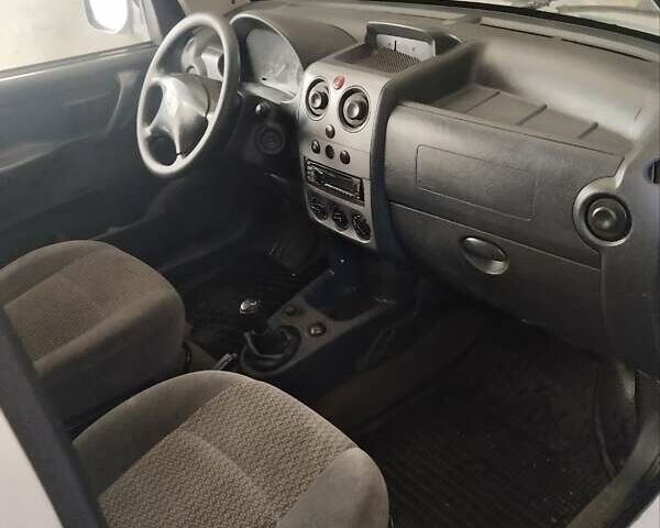 Белый Ситроен Берлинго, объемом двигателя 2 л и пробегом 210 тыс. км за 3200 $, фото 2 на Automoto.ua