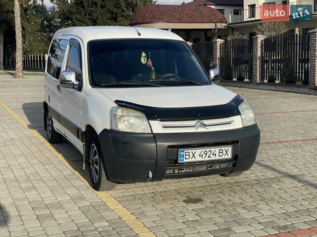 Белый Ситроен Берлинго, объемом двигателя 2 л и пробегом 263 тыс. км за 4400 $, фото 4 на Automoto.ua