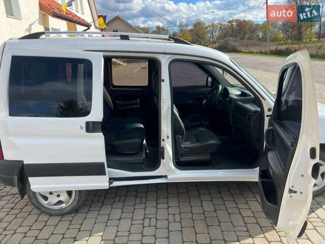 Ситроен Берлинго 2006 в Стрые на Automoto.ua Белый Ситроен Берлинго, объемом двигателя 1.9 л и пробегом 246 тыс. км за 4100 $, фото 29 на Automoto.ua