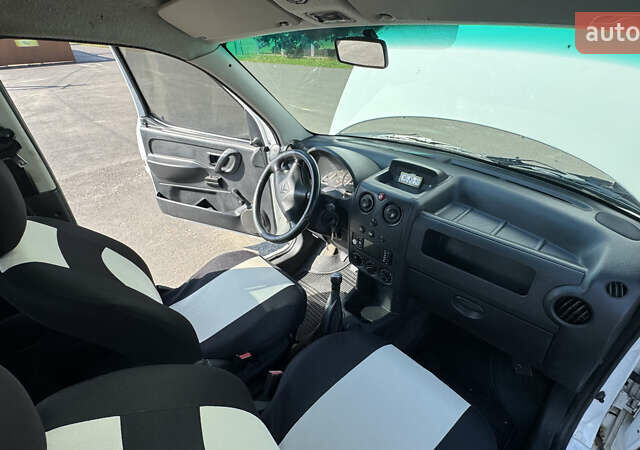 Ситроен Берлинго 2006 в Ровно на Automoto.ua Белый Ситроен Берлинго, объемом двигателя 1.9 л и пробегом 409 тыс. км за 3500 $, фото 20 на Automoto.ua