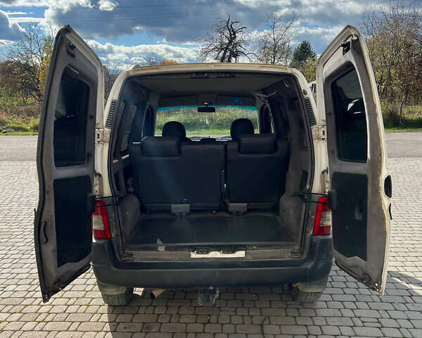 Ситроен Берлинго 2006 в Стрые на Automoto.ua Белый Ситроен Берлинго, объемом двигателя 1.9 л и пробегом 246 тыс. км за 4100 $, фото 4 на Automoto.ua