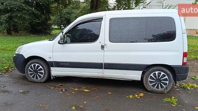 Білий Сітроен Берлінго, об'ємом двигуна 2 л та пробігом 263 тис. км за 3800 $, фото 1 на Automoto.ua