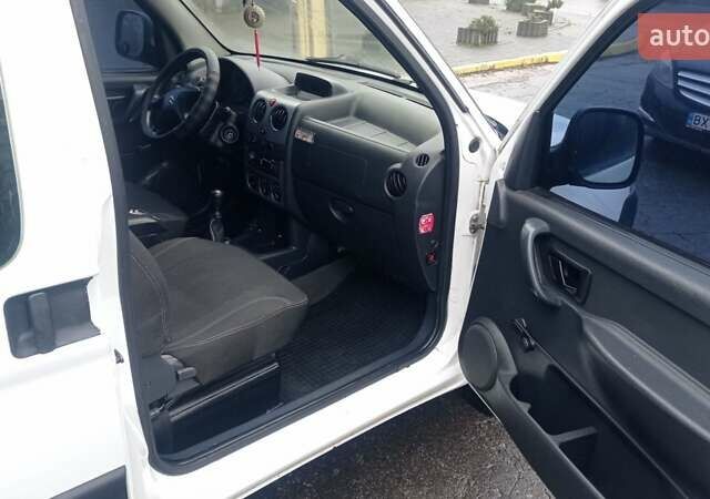 Белый Ситроен Берлинго, объемом двигателя 1.87 л и пробегом 303 тыс. км за 3550 $, фото 20 на Automoto.ua