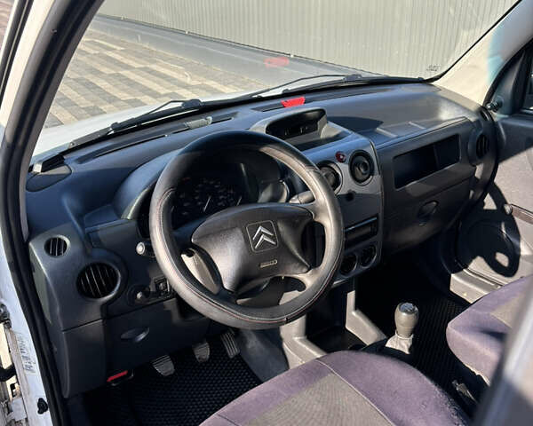 Белый Ситроен Берлинго, объемом двигателя 1.9 л и пробегом 375 тыс. км за 3300 $, фото 6 на Automoto.ua