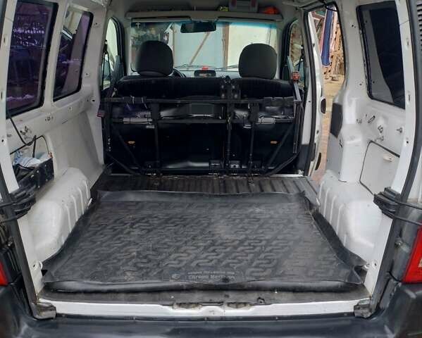 Белый Ситроен Берлинго, объемом двигателя 2 л и пробегом 235 тыс. км за 4100 $, фото 20 на Automoto.ua