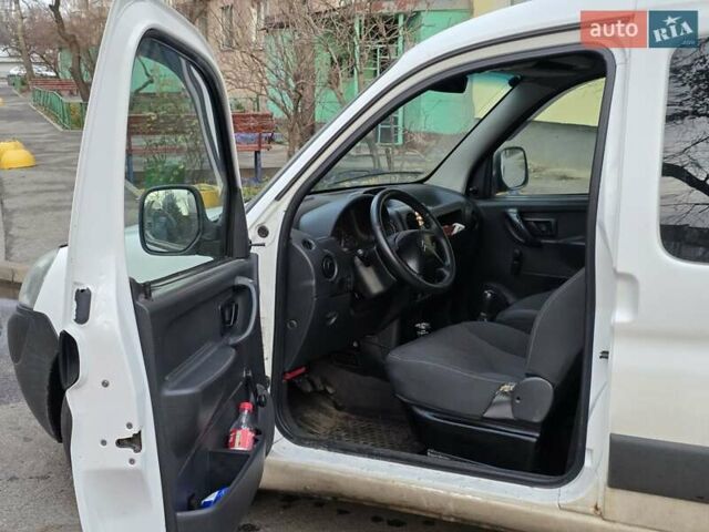 Білий Сітроен Берлінго, об'ємом двигуна 1.56 л та пробігом 294 тис. км за 2900 $, фото 7 на Automoto.ua