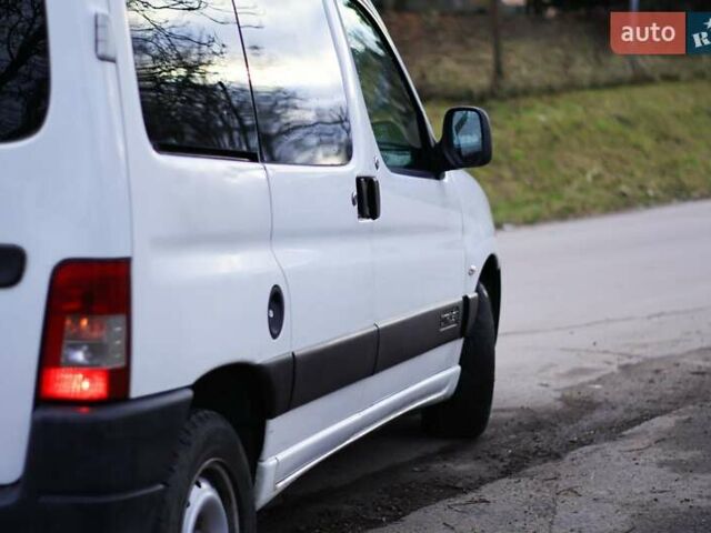 Белый Ситроен Берлинго, объемом двигателя 1.6 л и пробегом 260 тыс. км за 3300 $, фото 7 на Automoto.ua