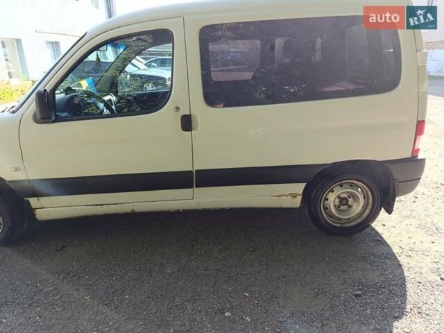 Белый Ситроен Берлинго, объемом двигателя 1.56 л и пробегом 364 тыс. км за 4100 $, фото 6 на Automoto.ua