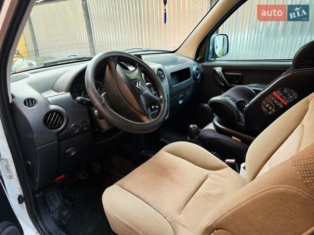 Белый Ситроен Берлинго, объемом двигателя 1.6 л и пробегом 260 тыс. км за 3300 $, фото 21 на Automoto.ua