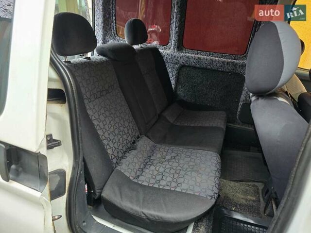 Белый Ситроен Берлинго, объемом двигателя 1.6 л и пробегом 260 тыс. км за 3300 $, фото 16 на Automoto.ua