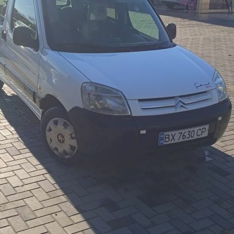 Белый Ситроен Берлинго, объемом двигателя 1.6 л и пробегом 200 тыс. км за 4300 $, фото 1 на Automoto.ua