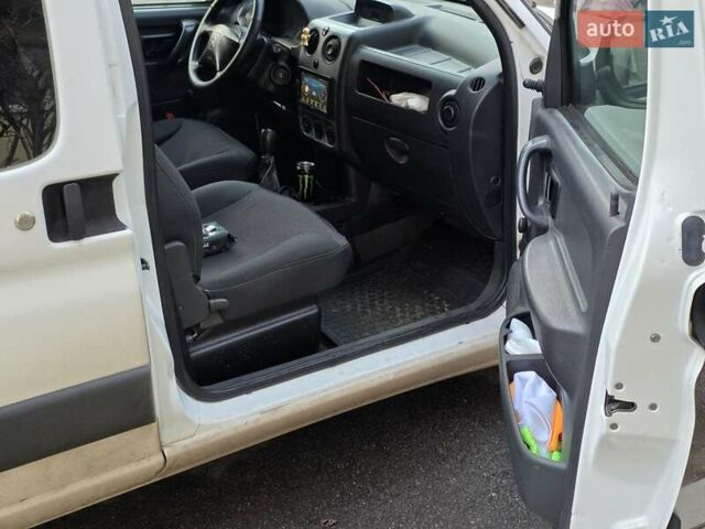 Білий Сітроен Берлінго, об'ємом двигуна 1.56 л та пробігом 294 тис. км за 2900 $, фото 10 на Automoto.ua