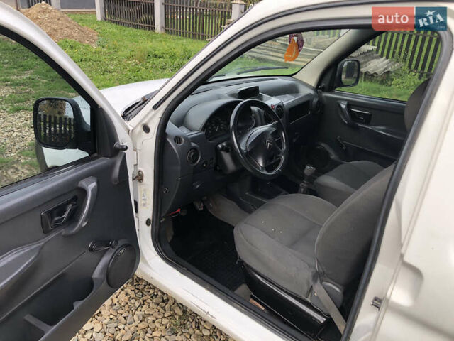 Белый Ситроен Берлинго, объемом двигателя 1.56 л и пробегом 356 тыс. км за 2700 $, фото 6 на Automoto.ua