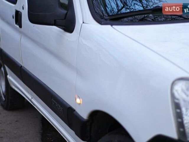 Белый Ситроен Берлинго, объемом двигателя 1.6 л и пробегом 260 тыс. км за 3300 $, фото 5 на Automoto.ua