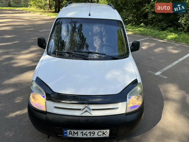 Белый Ситроен Берлинго, объемом двигателя 1.6 л и пробегом 300 тыс. км за 3500 $, фото 4 на Automoto.ua