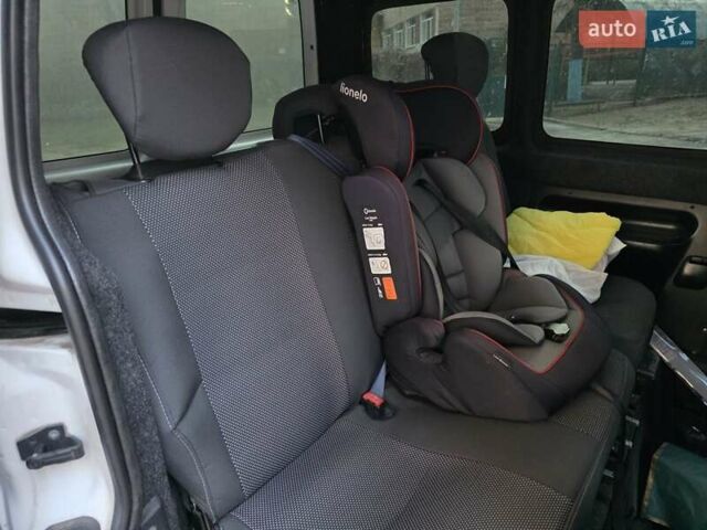 Білий Сітроен Берлінго, об'ємом двигуна 1.56 л та пробігом 294 тис. км за 2900 $, фото 13 на Automoto.ua