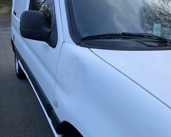 Белый Ситроен Берлинго, объемом двигателя 1.6 л и пробегом 182 тыс. км за 3350 $, фото 3 на Automoto.ua