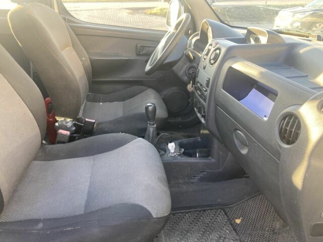 Белый Ситроен Берлинго, объемом двигателя 1.6 л и пробегом 297 тыс. км за 2300 $, фото 3 на Automoto.ua