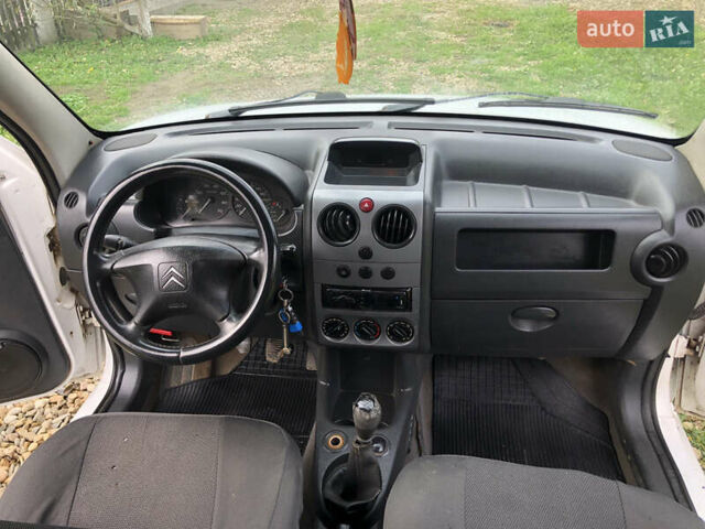 Белый Ситроен Берлинго, объемом двигателя 1.56 л и пробегом 356 тыс. км за 2700 $, фото 9 на Automoto.ua