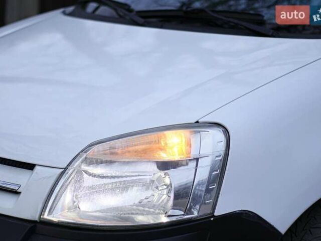 Белый Ситроен Берлинго, объемом двигателя 1.6 л и пробегом 260 тыс. км за 3300 $, фото 1 на Automoto.ua