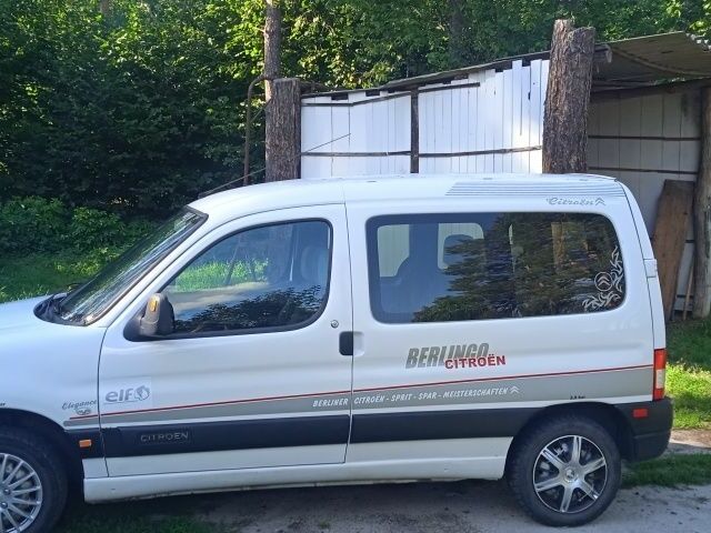 Белый Ситроен Берлинго, объемом двигателя 1.6 л и пробегом 195 тыс. км за 4500 $, фото 1 на Automoto.ua