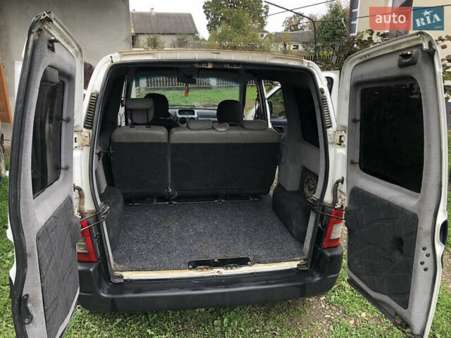 Белый Ситроен Берлинго, объемом двигателя 1.56 л и пробегом 356 тыс. км за 2700 $, фото 8 на Automoto.ua