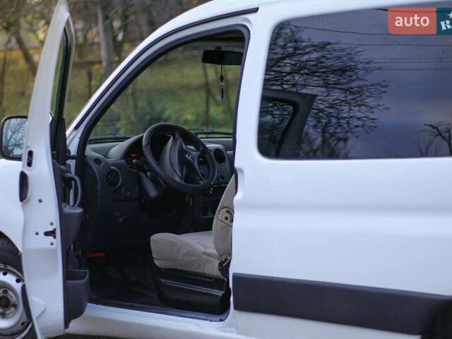 Белый Ситроен Берлинго, объемом двигателя 1.6 л и пробегом 260 тыс. км за 3300 $, фото 12 на Automoto.ua