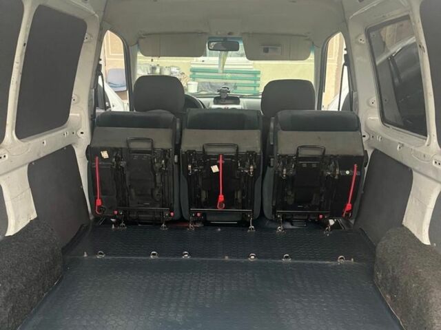 Білий Сітроен Берлінго, об'ємом двигуна 1.6 л та пробігом 321 тис. км за 4150 $, фото 7 на Automoto.ua