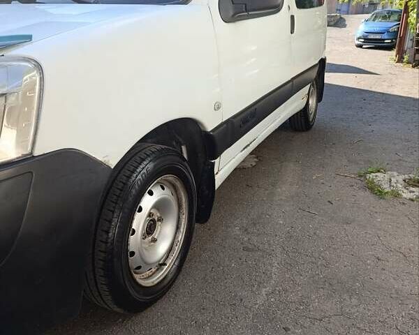 Белый Ситроен Берлинго, объемом двигателя 1.56 л и пробегом 364 тыс. км за 4100 $, фото 7 на Automoto.ua