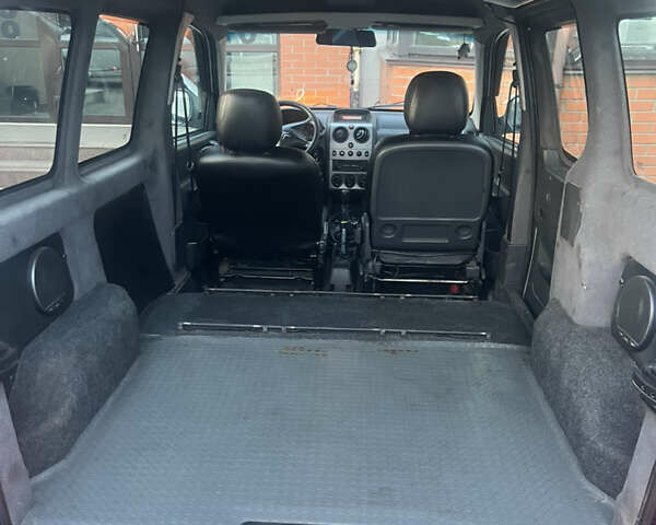 Белый Ситроен Берлинго, объемом двигателя 1.6 л и пробегом 247 тыс. км за 3300 $, фото 4 на Automoto.ua