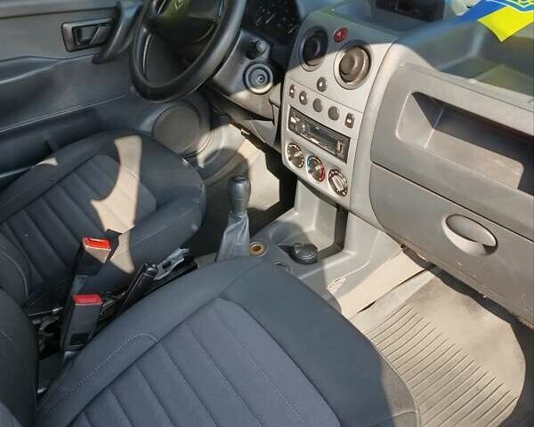 Белый Ситроен Берлинго, объемом двигателя 1.56 л и пробегом 364 тыс. км за 4100 $, фото 17 на Automoto.ua