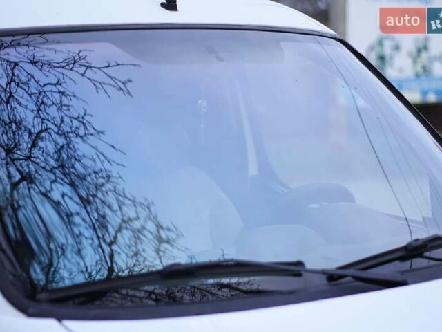 Белый Ситроен Берлинго, объемом двигателя 1.6 л и пробегом 260 тыс. км за 3300 $, фото 3 на Automoto.ua