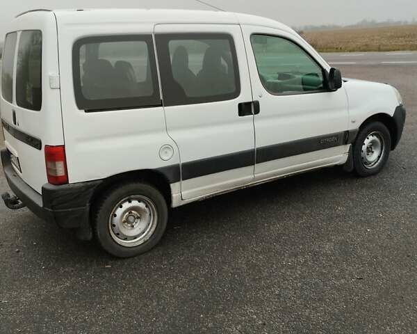 Білий Сітроен Берлінго, об'ємом двигуна 2 л та пробігом 151 тис. км за 4200 $, фото 2 на Automoto.ua