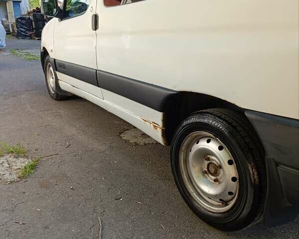 Белый Ситроен Берлинго, объемом двигателя 1.56 л и пробегом 364 тыс. км за 4100 $, фото 4 на Automoto.ua