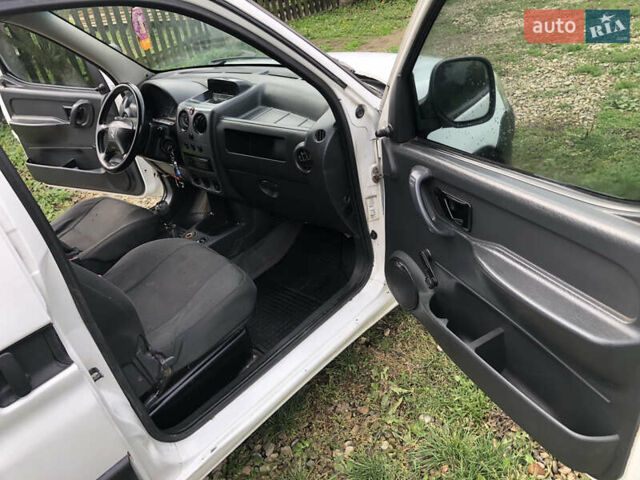 Белый Ситроен Берлинго, объемом двигателя 1.56 л и пробегом 356 тыс. км за 2700 $, фото 7 на Automoto.ua