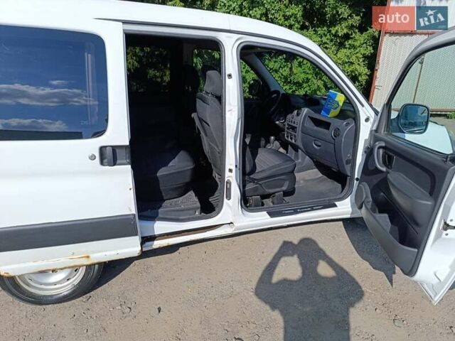 Белый Ситроен Берлинго, объемом двигателя 1.56 л и пробегом 364 тыс. км за 4100 $, фото 15 на Automoto.ua
