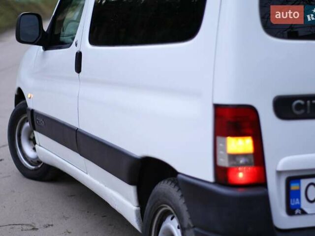 Белый Ситроен Берлинго, объемом двигателя 1.6 л и пробегом 260 тыс. км за 3300 $, фото 2 на Automoto.ua