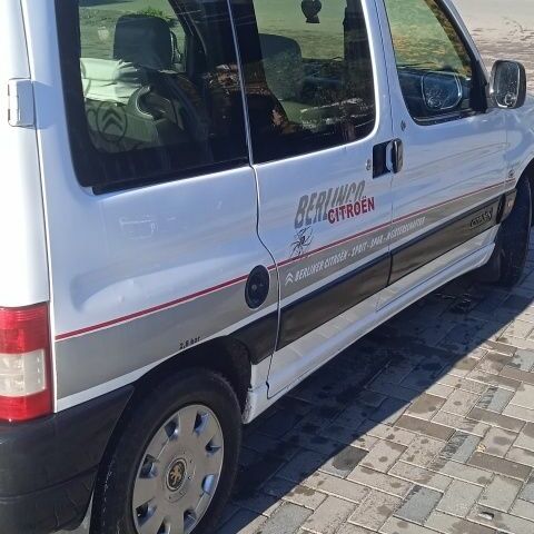 Белый Ситроен Берлинго, объемом двигателя 1.6 л и пробегом 200 тыс. км за 4300 $, фото 3 на Automoto.ua