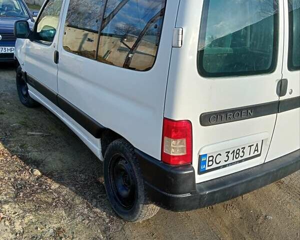 Белый Ситроен Берлинго, объемом двигателя 1.6 л и пробегом 219 тыс. км за 4200 $, фото 2 на Automoto.ua