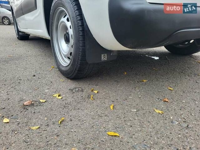 Белый Ситроен Берлинго, объемом двигателя 1.6 л и пробегом 237 тыс. км за 5999 $, фото 10 на Automoto.ua