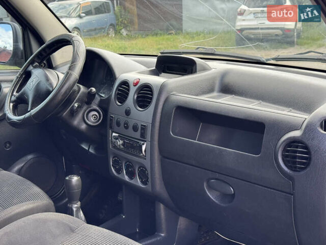 Белый Ситроен Берлинго, объемом двигателя 1.6 л и пробегом 286 тыс. км за 3590 $, фото 13 на Automoto.ua