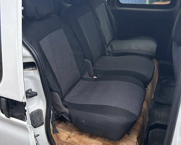 Белый Ситроен Берлинго, объемом двигателя 1.56 л и пробегом 313 тыс. км за 3400 $, фото 19 на Automoto.ua