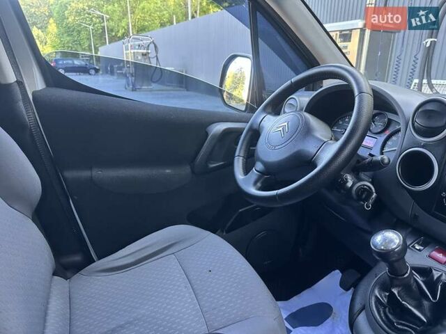 Белый Ситроен Берлинго, объемом двигателя 1.56 л и пробегом 263 тыс. км за 5690 $, фото 58 на Automoto.ua