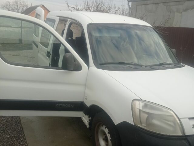 Белый Ситроен Берлинго, объемом двигателя 1.6 л и пробегом 250 тыс. км за 2600 $, фото 6 на Automoto.ua